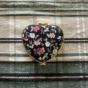 Cushion Heart-shaped Mirror